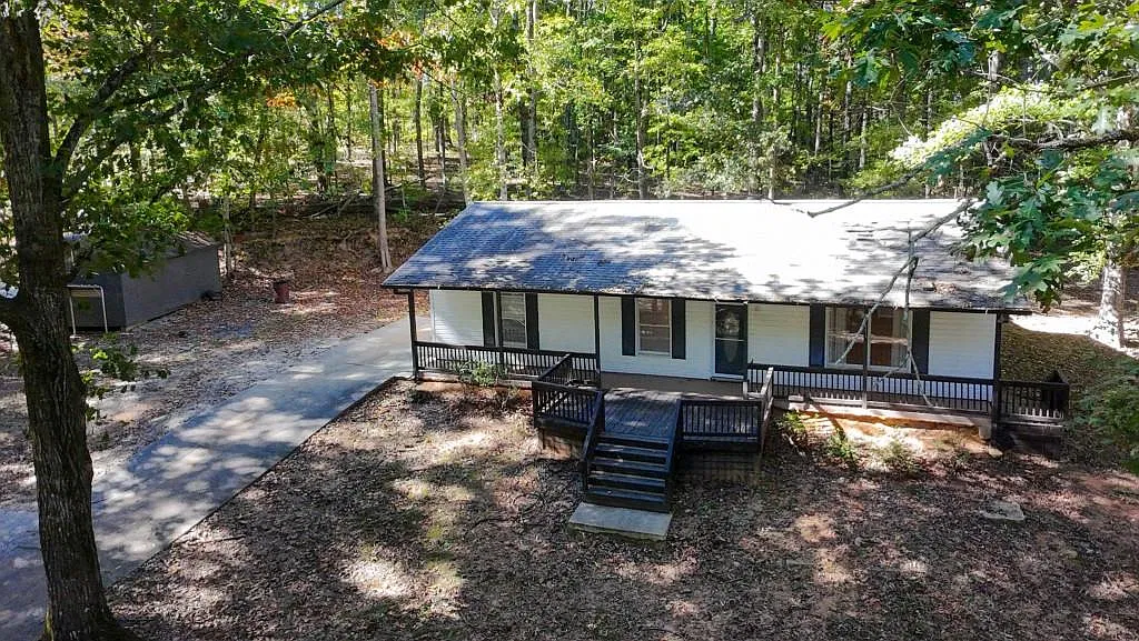 3 bed, 2.0 bath, 1700 sqft, $2,350 — Photo 3