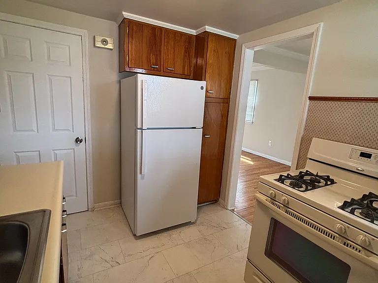 907 E Forest Ave — Photo 7