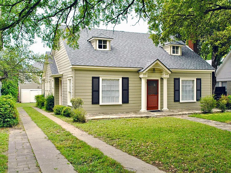 2560 Shirley Ave — Photo 1