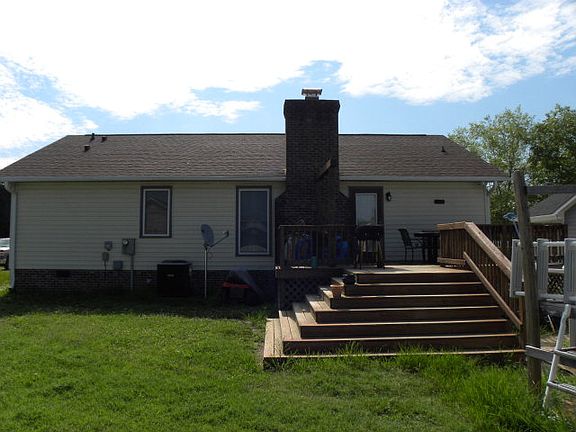 3rd image of 303 Robinson Dr