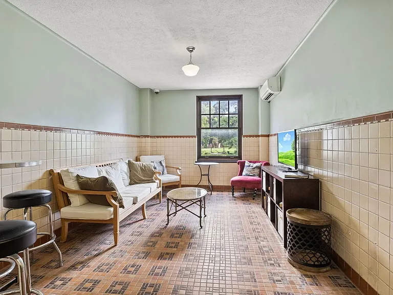 Central State Mansion — Photo 40