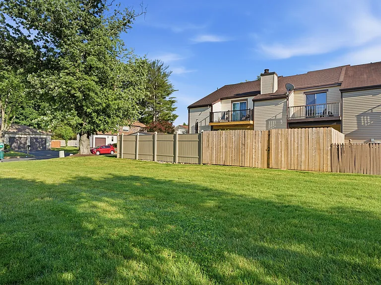 272 Hudson Ct — Photo 40