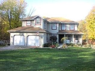 910 S Raab Rd, Swanton, OH 43558