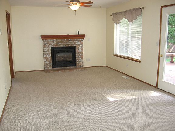 Gas Fireplace, HardwoodFloor