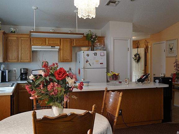 3rd image of 834 N San Miguel Ave