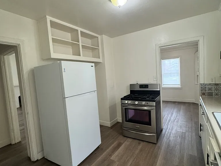 1361 N Safford Ave — Photo 6