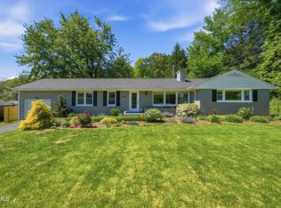 404 Valley Dr, Bristol, VA 24201