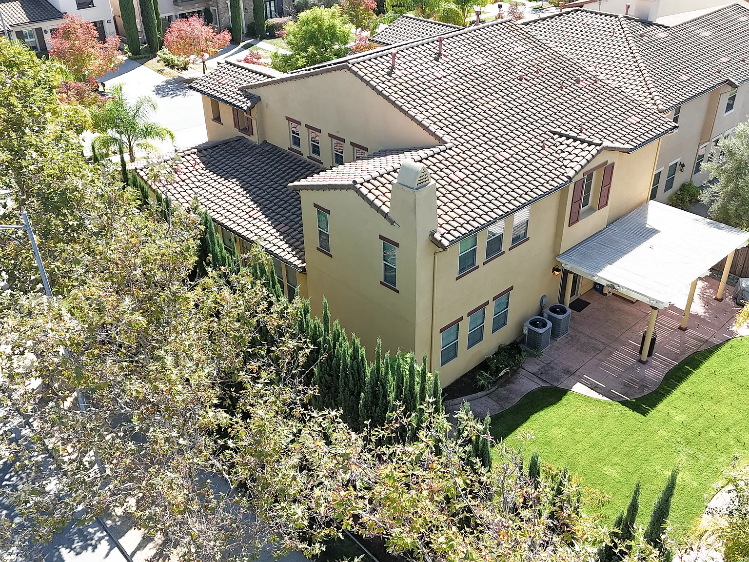5 bed, 3780 sqft, $6,999 — Photo 3