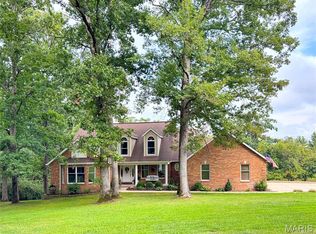 6 Forest Hills Dr, Washington, MO 63090