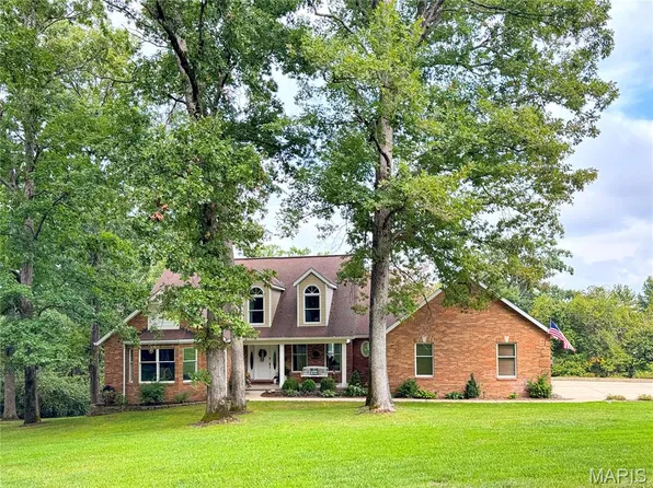 6 Forest Hills Dr, Washington, MO 63090