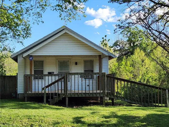 11419 E 27th St S, Independence, MO 64052