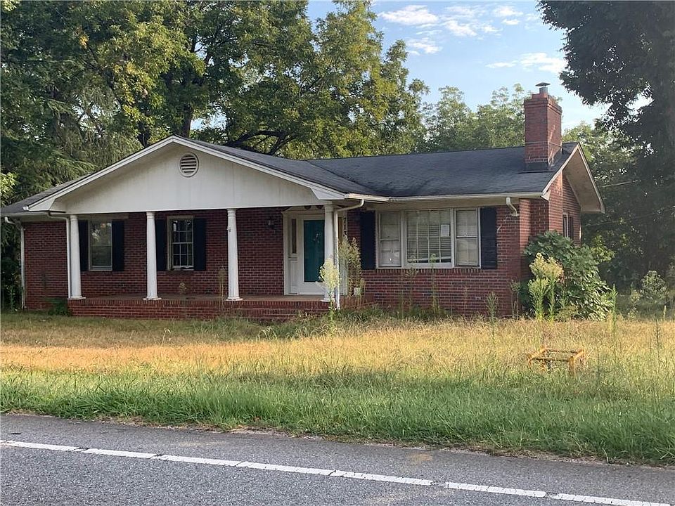 2nd image of 713 Pelzer Hwy
