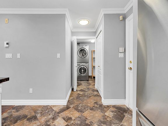4th image of 5880 Dover Cres #223