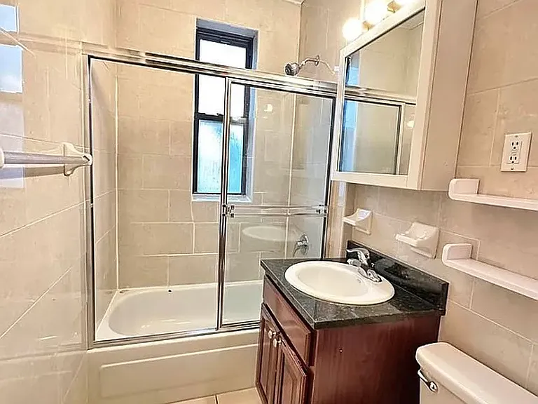 150 W 21st St #6R — Photo 7