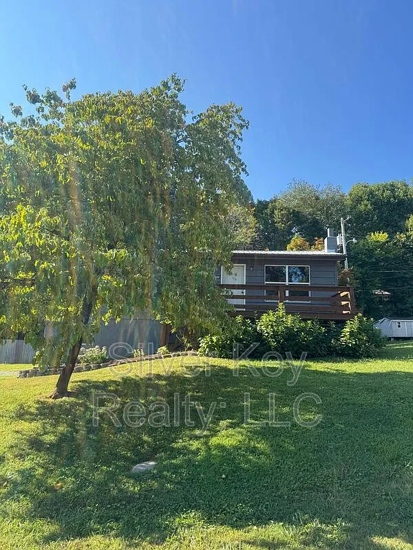 3 bed, 3.0 bath, $1,850 — Photo 2