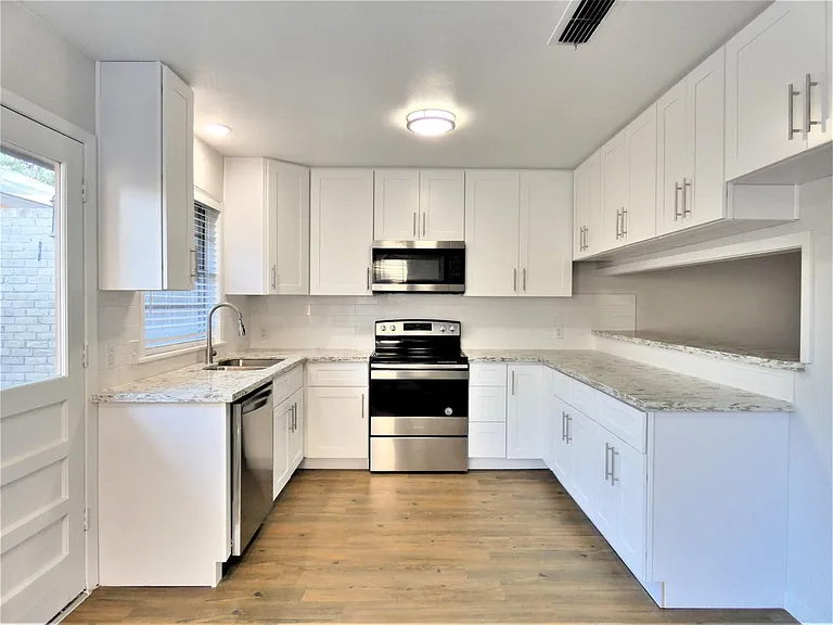 604 Golfview Dr — Photo 5