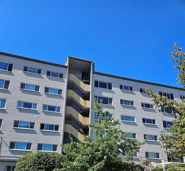 3rd image of 919 2nd Avenue W #407