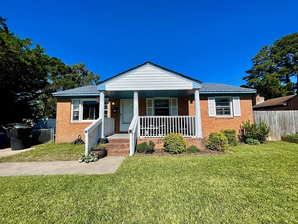 904 Robinson Rd