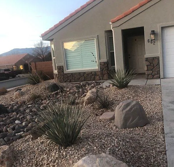 662 W 2500 S — Photo 2