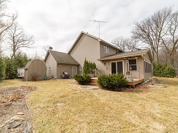 4th image of 2515 Oak Cir S