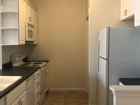 4th image of 208 Adams Pointe Blvd Unit 4