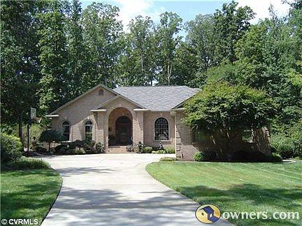 Stunning transitional ranch!