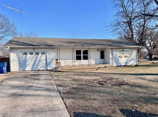 312 N Vine St, Caney, KS 67333