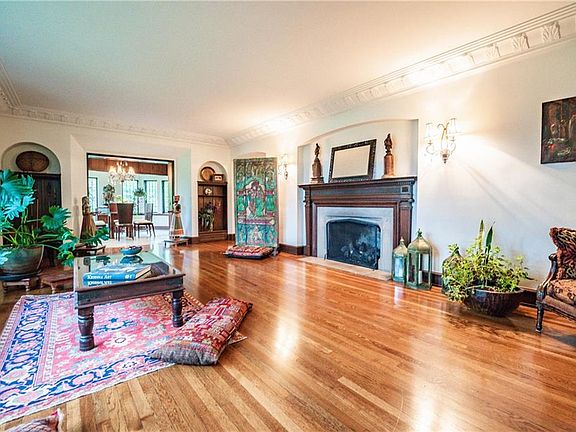 5th image of 14260 Larchmere Blvd