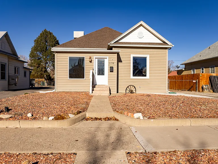 1138 White Ave — Photo 1