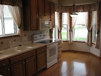4th image of 304 Blue Heron Ln