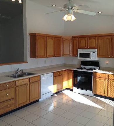 Eat-in kitchen