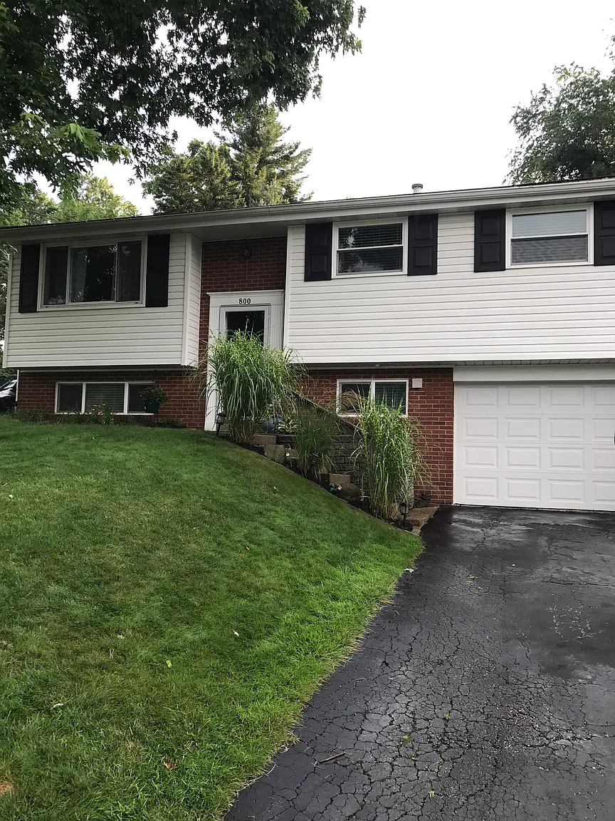 800 Redstone Dr photo 1
