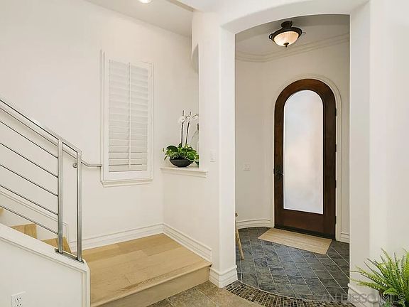 5th image of 409 N Cedros Ave