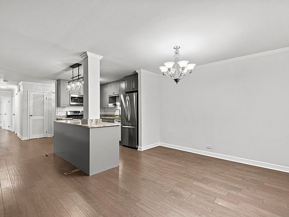 4th image of 1240 Park Ave W APT 323