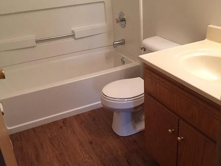 1816 Guion St — Photo 2