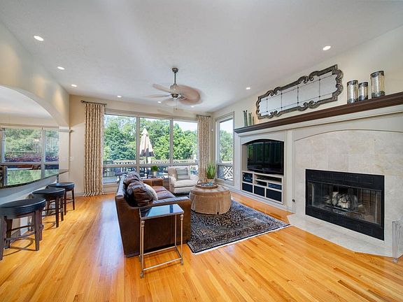 4th image of 717 Bittersweet Cove Dr