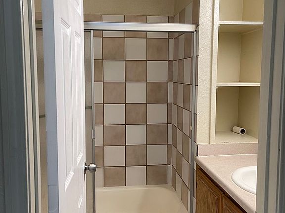 4th image of 1354 N Virginia Ave #D