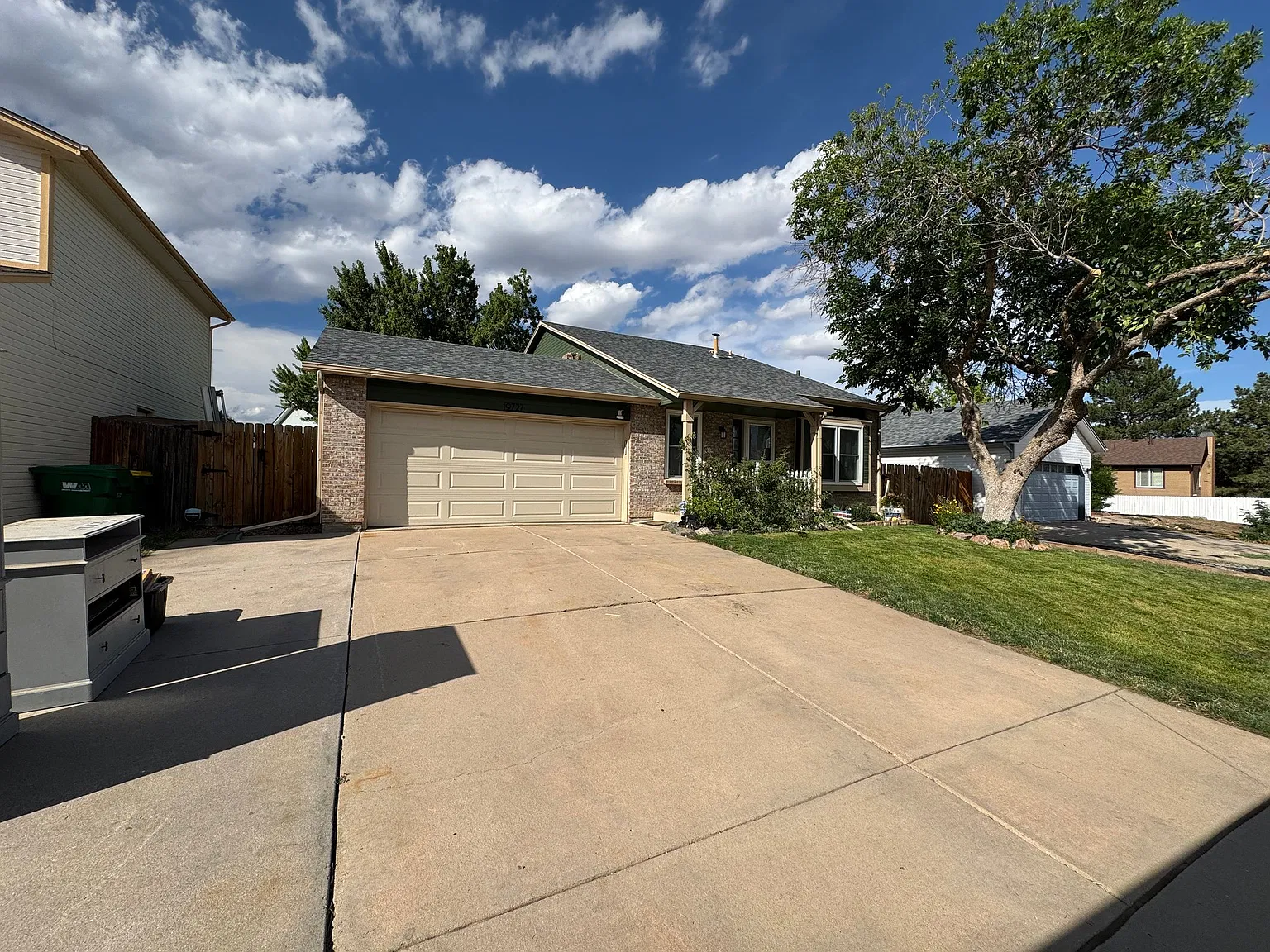 Beautifully updated home in Cherry Creek Schools! Conveniently located in town with vaulted ceiling! — Photo 1