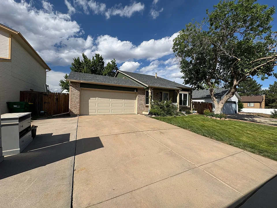 19727 E Oxford Dr