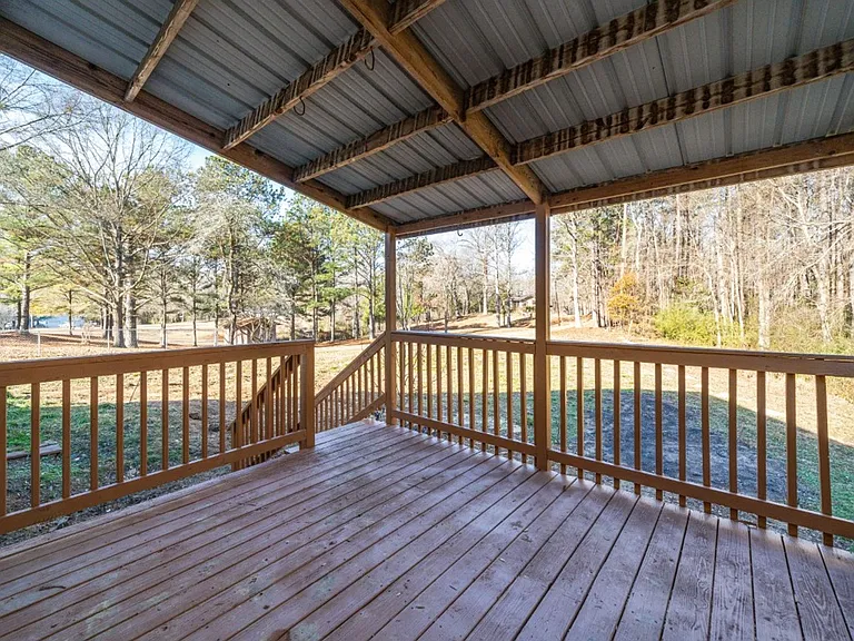 1624 Fairview Dr — Photo 3