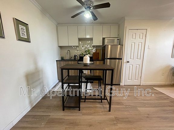 2nd image of 44 Victoria Ave S #303