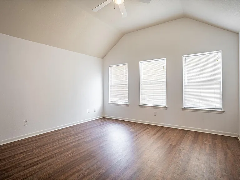 2220 Naomi St — Photo 16