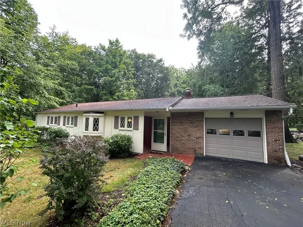 10347 Hillsover Dr, Kirtland, OH 44094