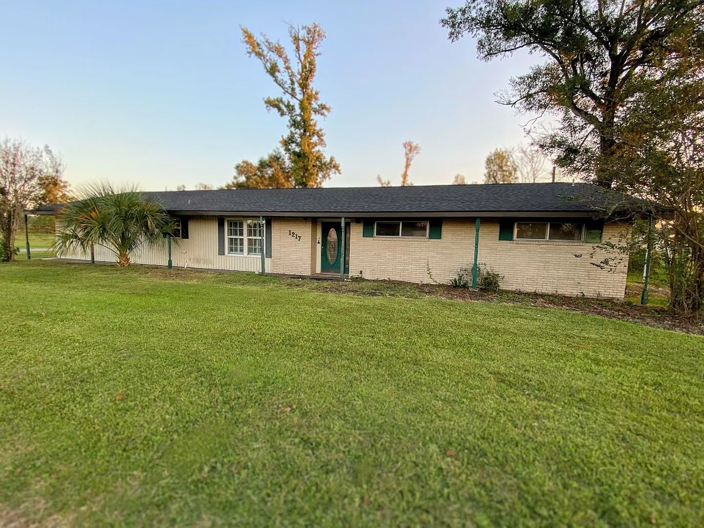 Spacious 4-Bedroom Home in Prime LocationWalk to Nearby Top Schools! — Photo 1