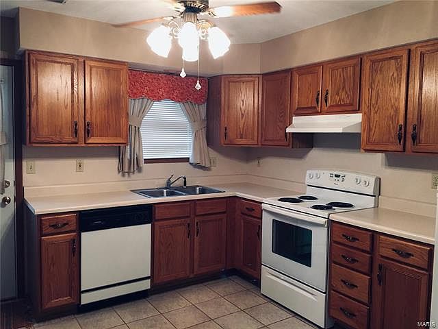 2nd image of 424 Hill St #428