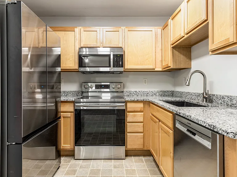 331 Heritage Commons Cir — Photo 6