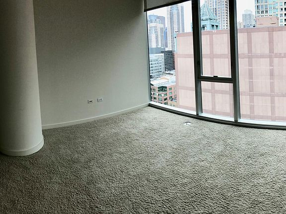5th image of 402 N Clark St #1305