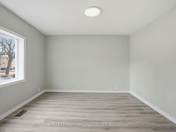 3rd image of 151 Waterloo St