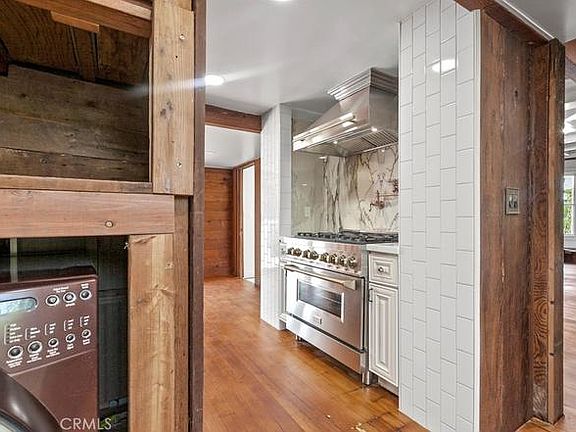 5th image of 390 Islay St