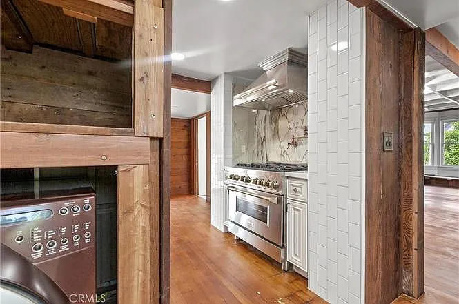 390 Islay St — Photo 5